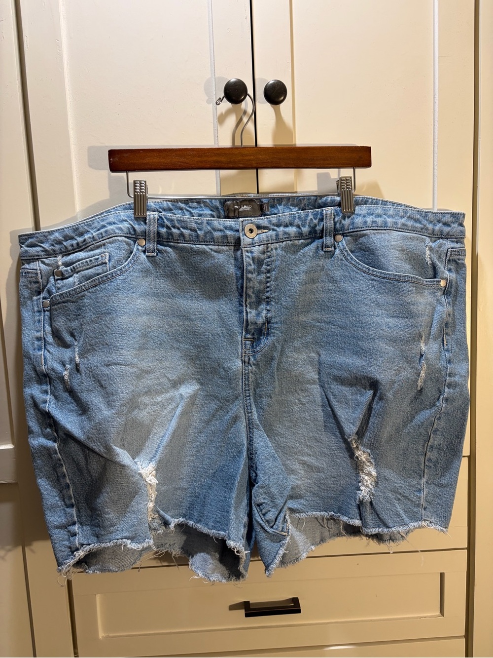 torrid mid rise Light Blue Distressed Denim Cutoff Shorts Size 26